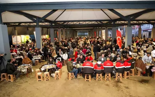 Başkan Yalım, Atatürk Mahallesi'nde yüzlerce vatandaşla iftar sofrasında bir araya geldi