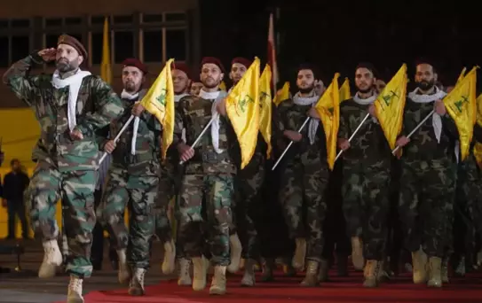 Savaşa bugün dahil olan Hizbullah'tan askeri faaliyetlerini yasaklayan hükümete yanıt geldi