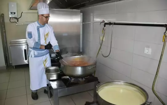 Öğrencilerden Tarım İşçilerine İftar Yardımı