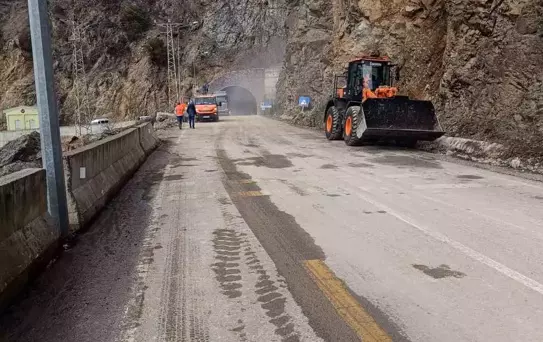 Gümüşhane-Giresun Yolu Heyelan Sonrası Yeniden Açıldı