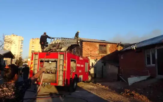 Antalya'da yaşlı çiftin evi alevlere teslim oldu