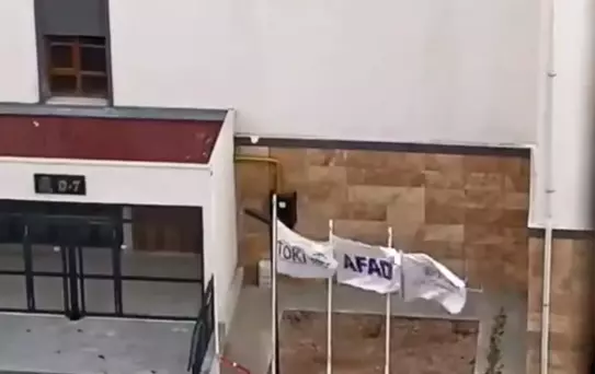 Çocuklardan Türk Bayrağına Saygı Duruşu