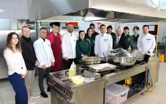 İftar hazırlığı yapamayan muhtaç ailelerin iftarı lise öğrencilerinden