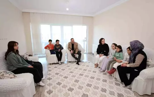 Başkan Özdemir'den çat kapı ziyaret