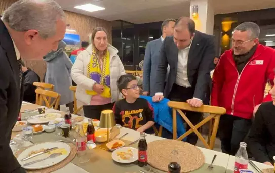 Çocuklar ile protokol iftar sofrasında buluştu