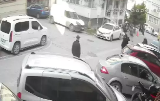 Esenyurt'ta Komşu Saldırganlığı: Çift Tehdit Ediliyor