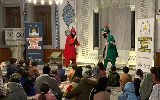 Gölcük'te çocuklar ramazan geleneklerini Karagöz ve Hacivat ile öğreniyor
