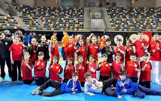 Körfezli karateciler il seçmelerinde 20 madalya kazandı