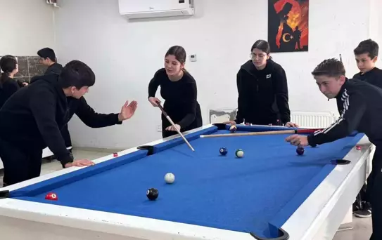 Gençlik Merkezi, Öğrencilere Kapılarını Açtı