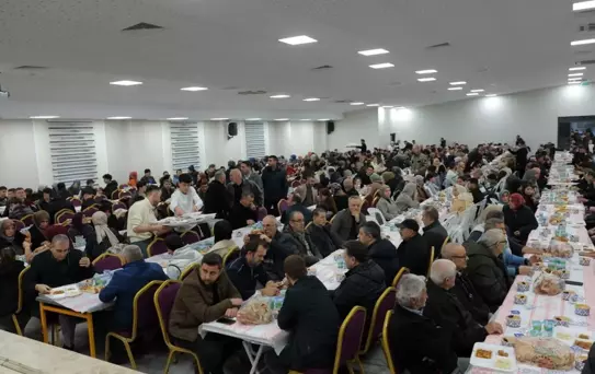 Uzuntarla'da ilçe protokolü ve vatandaşlar iftar sofrasında bir araya geldi