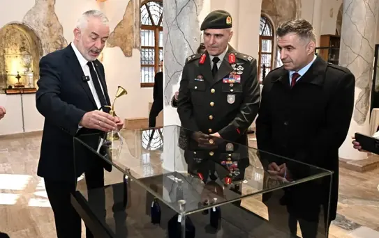 Atatürk'ün kullandığı koku ve kolonya şişeleri Misparta Koku Müzesi'nde sergileniyor