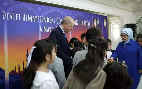 Cumhurbaşkanı Erdoğan, devlet himayesindeki çocuklarla gönül sofrasında buluştu