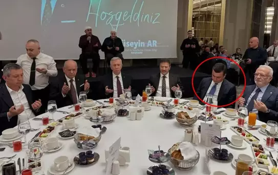 Herkes iftar duasında Osman Gökçek telefonda
