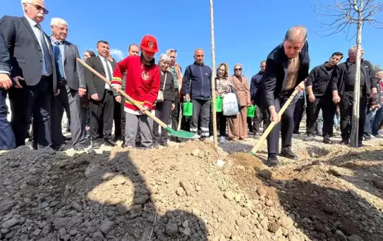 İzmir'de 4 bin 200 ağaçlık 'İtfaiye Korusu' açıldı
