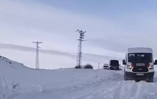 Kars'ta Kar Yağışı Ulaşımı Durma Noktasına Getirdi