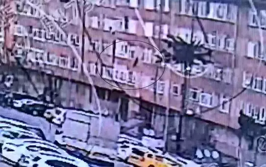 5. kattan balıklama atladı! Korkunç olay kamerada