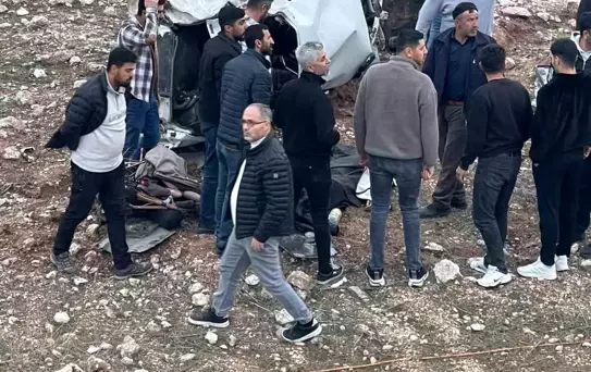 Siirt'te Otomobil Devrildi: 3 Ağır Yaralı