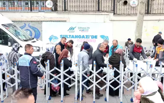 Sultangazi Belediyesi Ramazan'da da balık dağıtımını sürdürüyor
