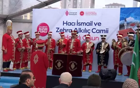 Ümraniye'de Hacı İsmail ve Zehra Alkılıç Camii dualarla ibadete açıldı