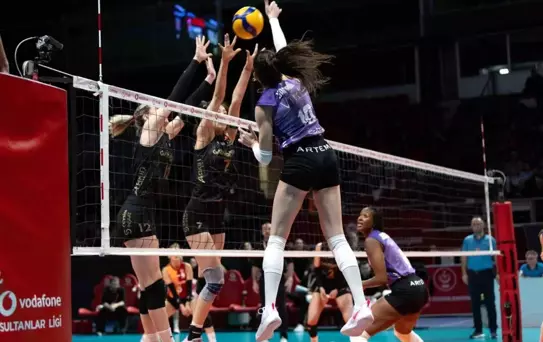 Eczacıbaşı Dynavit Galatasaray'ı Mağlup Etti