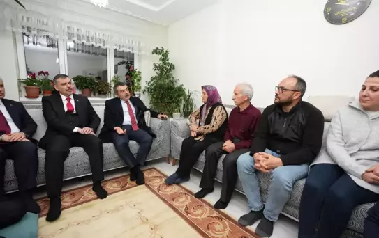 Bakan Tekin ve Bakan Çiftçi, cinayete kurban giden Fatma Nur öğretmenin ailesine taziyede bulundu