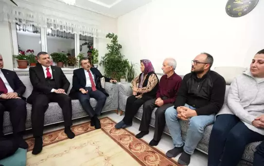 Bakan Tekin ve Çiftçi'den Fatma Nur öğretmenin ailesine taziye ziyareti