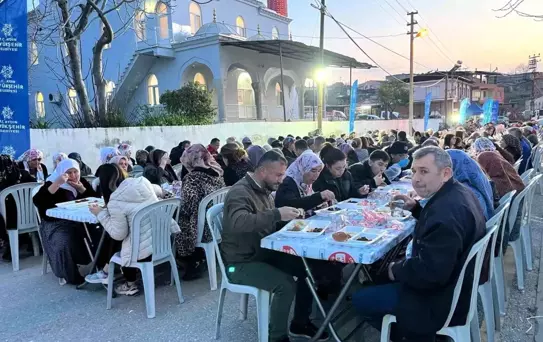 Binlerce Aydınlı Büyükşehir'in iftar sofrasında bir araya geldi