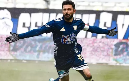 Bu adam gerçekten inanılmaz! 35 yaşında Ronaldo ve Messi gibi oynuyor