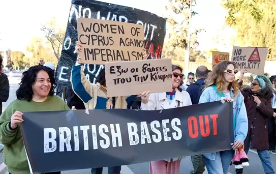 GKRY'de İngiliz Üslerine Protesto