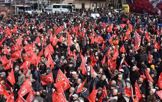 Özgür Özel'den Mitingde Güçlü Mesajlar