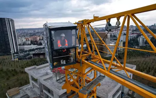 20 Yaşında Kule Vinç Operatörü: Mera Coşkun