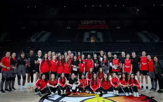 A Milli Takım'a Kadınlar Günü Sürprizi