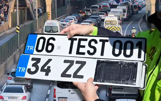 APP plakalar sanıldığı gibi masum değil! Personel tehlikeyi tek tek anlattı