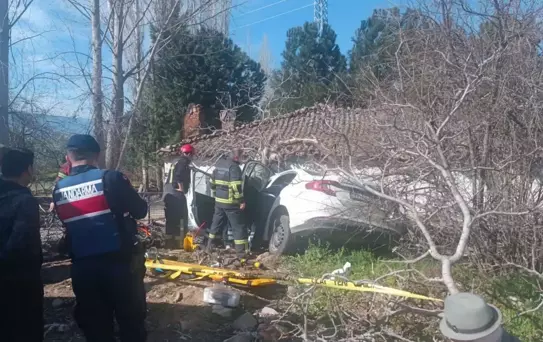 Aydın'da feci kaza: 2 ölü, 1 ağır yaralı