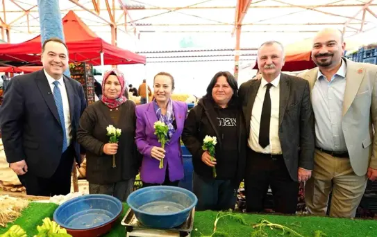 Başkan Dutlulu'dan 8 Mart'a çiçekli kutlama