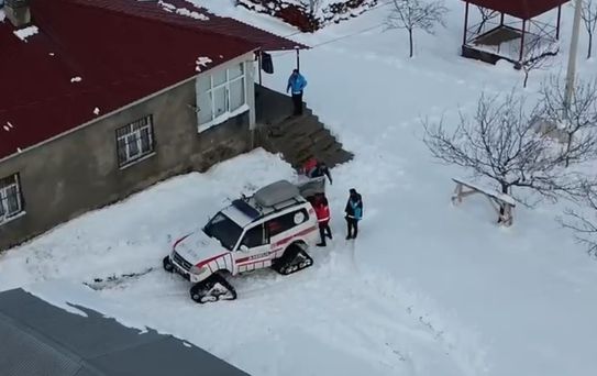 Kar Ambulanısıyla Hastaneye Ulaştırıldı