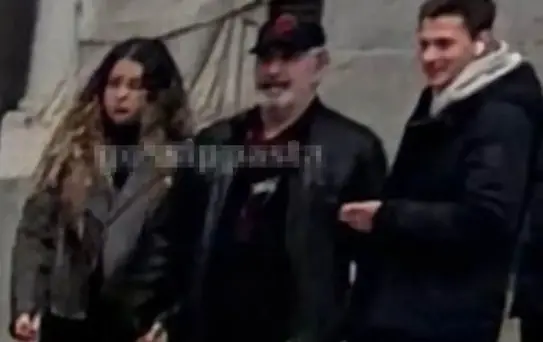 Cem Yılmaz Madrid Havalimanı'nda yeni sevgilisiyle görüntülendi