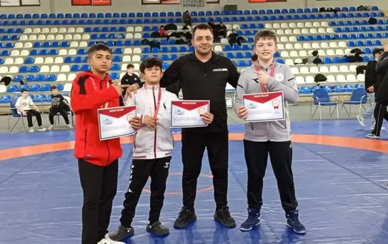 Erzincanlı Güreşçilerden Başarı