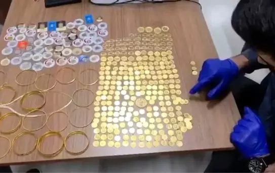 Sabaha karşı kapıya geldi! Altın dolu çantayla kaçarken suçüstü yakalandı