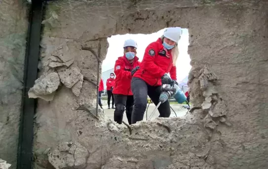 DAKE Kadın Gönüllüleri Depremde İlham Veriyor