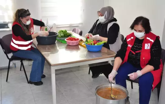 Kars'ta Gönüllü Kadınlardan İftar Yardımı