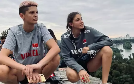 İlkin Aydın'dan Galatasaraylı taraftarla laf dalaşına giren Ebrar Karakurt'a göndermeli cevap