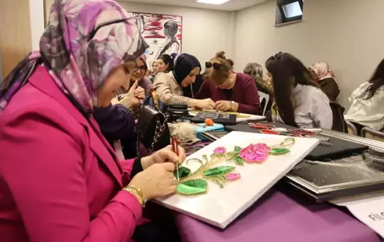 Kartal'da 8 Mart dayanışması: Emekçi kadınlar atölyelerde buluştu