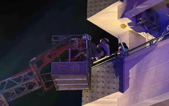 Yangın çıkan apartmanda can pazarı: 30 kişiyi itfaiye kurtardı