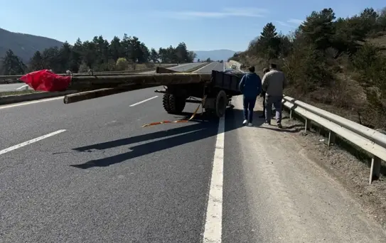 Bolu'da Traktör Devrildi: Genç Sürücü Hayatını Kaybetti