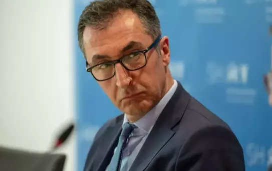 Almanya'da eyalet seçimlerini Türk kökenli Cem Özdemir kazandı