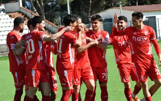 Balıkesirspor, Nazilli'yi 7-0 Yendi