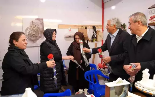 Başkan Hallaç'tan Ramazan Çarşısı'nda kadınlara anlamlı sürpriz