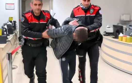 Babasının arabasını alan çocuk sürücü kenti birbirine kattı