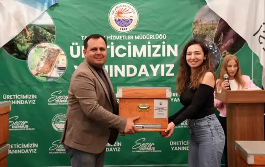 Dalaman Belediyesi'nden genç arıcılara kovan desteği